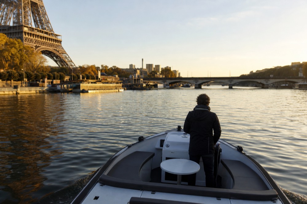 Vedettes de Paris electric boat on the Seine, no text, no logos, no people